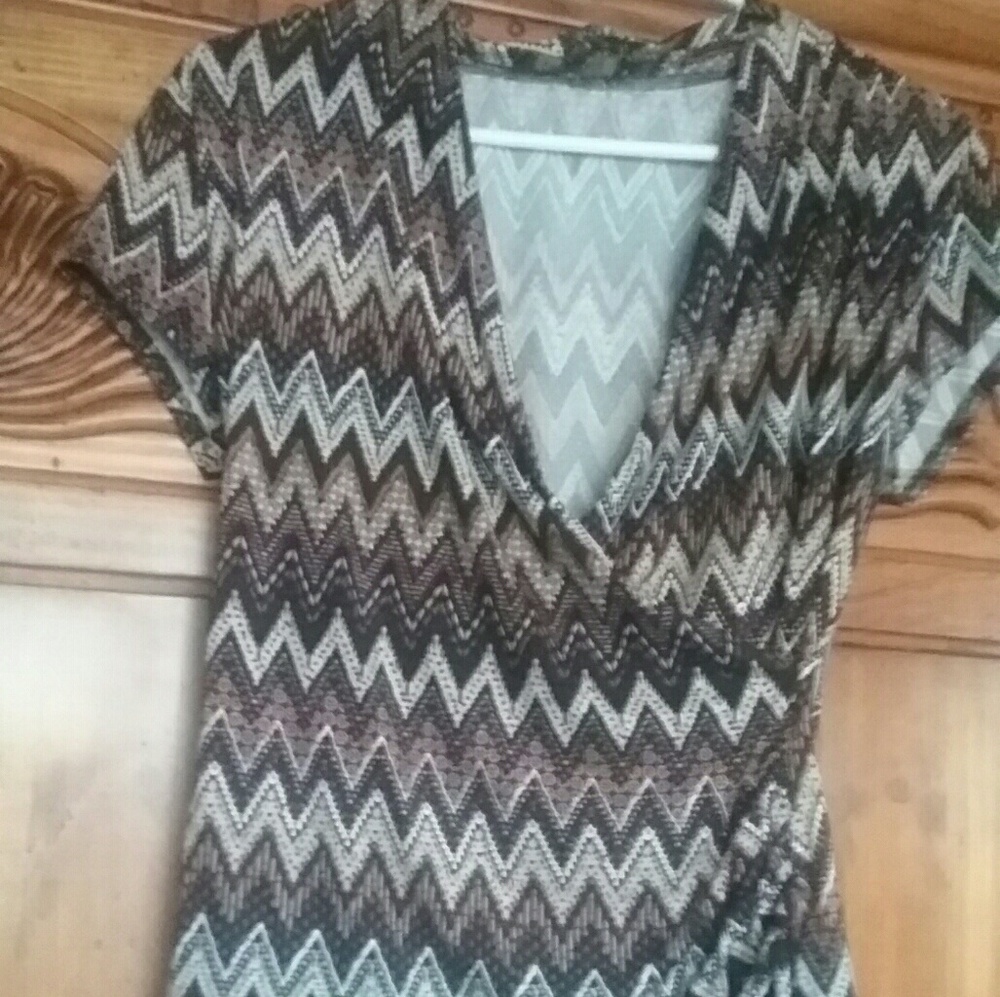 Brown, black and beige short sleeve top